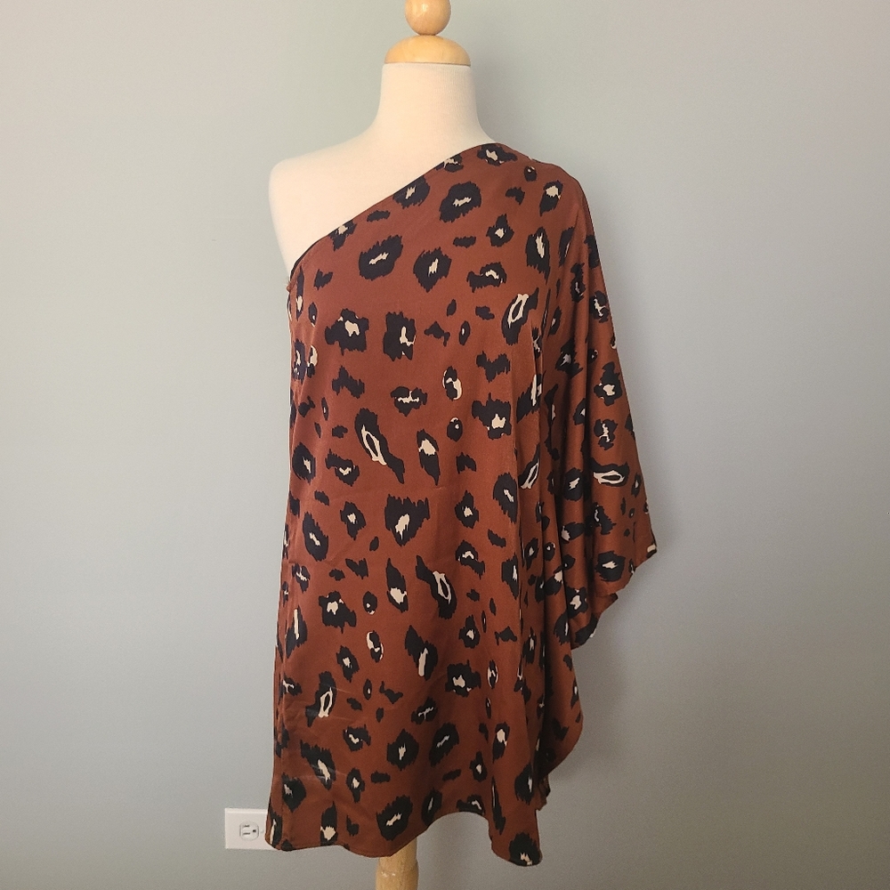 Chic Leopard Print One-Shoulder Dress